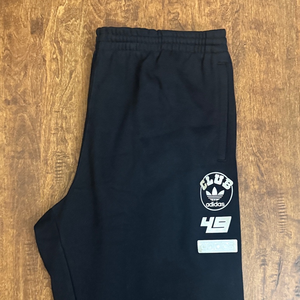 Adidas Club Black Graphic Logo Sweatpants Size L - Picture 3 of 16